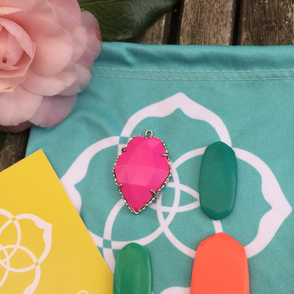 Kendra Scott Corla Pendant - Pink One